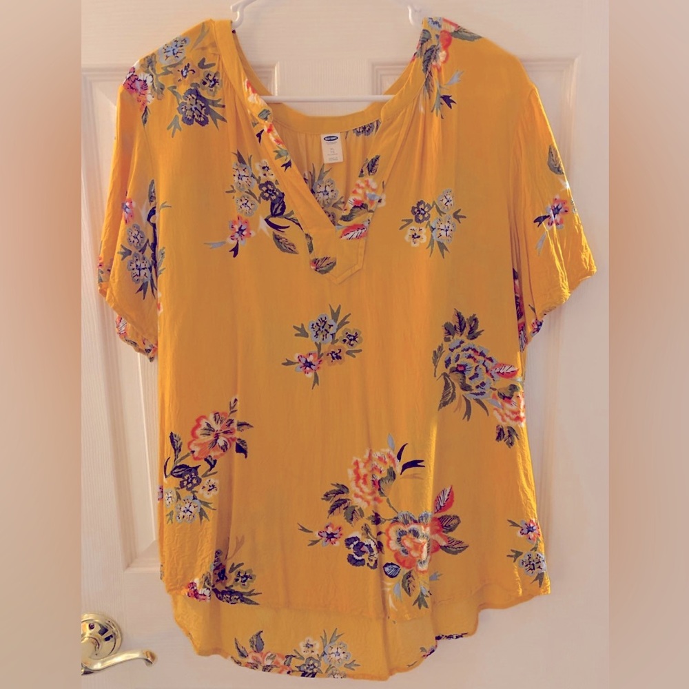 Old Navy Yellow top XL preowned